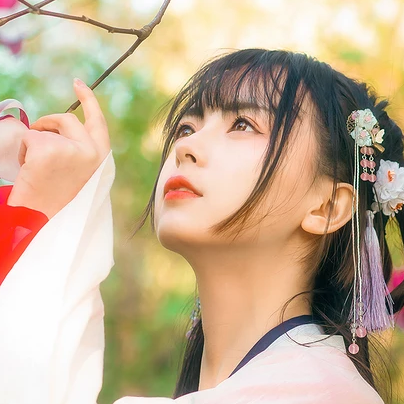 如花似夢帶傘女生頭像，唯美古風真人頭像