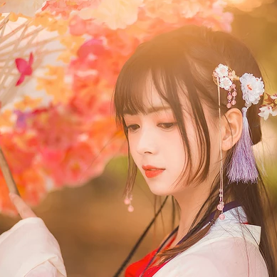如花似夢帶傘女生頭像，唯美古風真人頭像