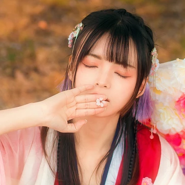 如花似夢帶傘女生頭像，唯美古風真人頭像