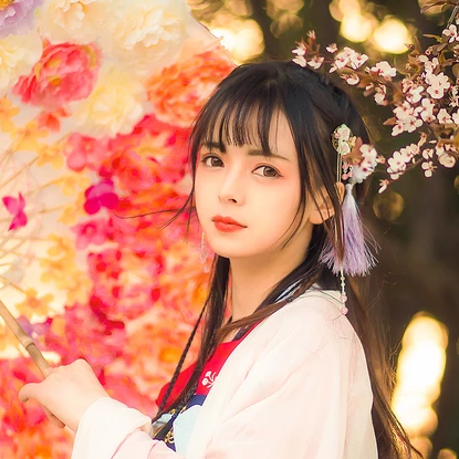 如花似夢帶傘女生頭像，唯美古風真人頭像