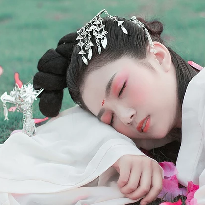 清新迷人帶寵物女生頭像，唯美古風(fēng)真人頭像