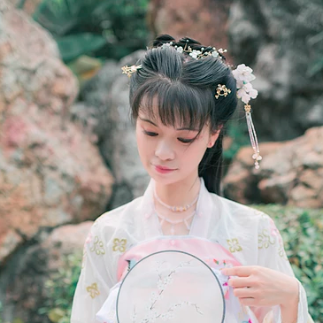 清新氣質(zhì)帶團(tuán)扇女生頭像，唯美古風(fēng)真人頭像