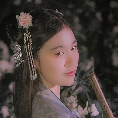 夜晚迷人花朵女生頭像，唯美古風(fēng)真人頭像