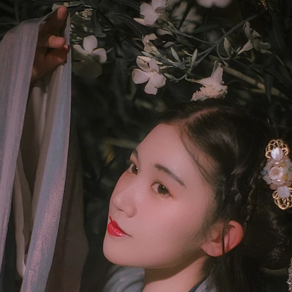 夜晚迷人花朵女生頭像，唯美古風(fēng)真人頭像