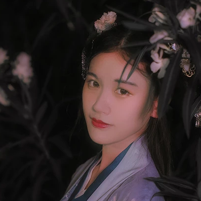 夜晚迷人花朵女生頭像，唯美古風(fēng)真人頭像
