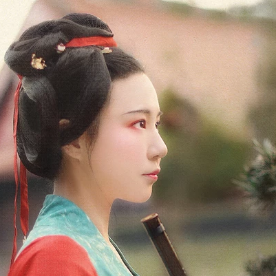 文藝吹笛女生頭像，唯美古風(fēng)真人頭像