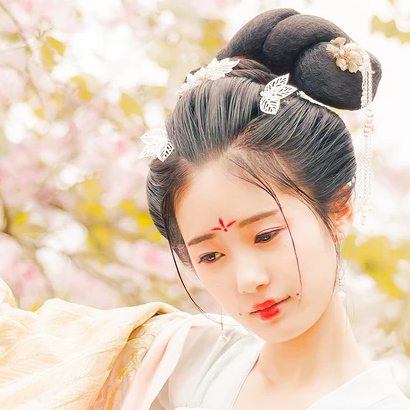 氣質(zhì)花朵帶傘女生頭像，唯美古風(fēng)真人頭像