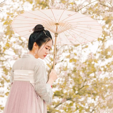 氣質(zhì)花朵帶傘女生頭像，唯美古風(fēng)真人頭像