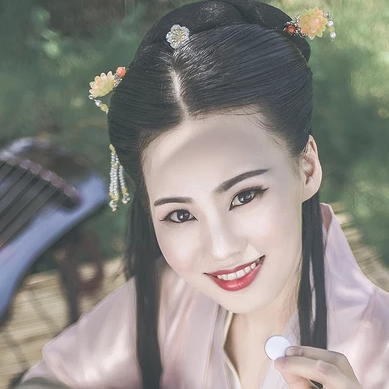文藝氣息帶團(tuán)扇女生頭像，唯美古風(fēng)真人頭像
