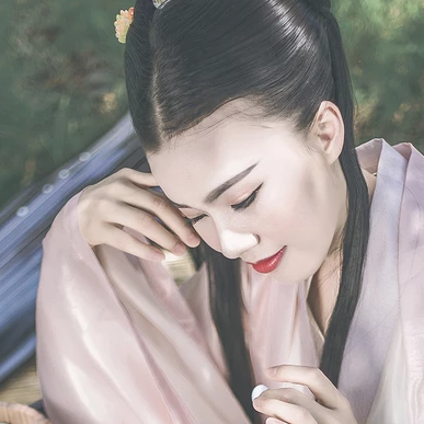 文藝氣息帶團(tuán)扇女生頭像，唯美古風(fēng)真人頭像