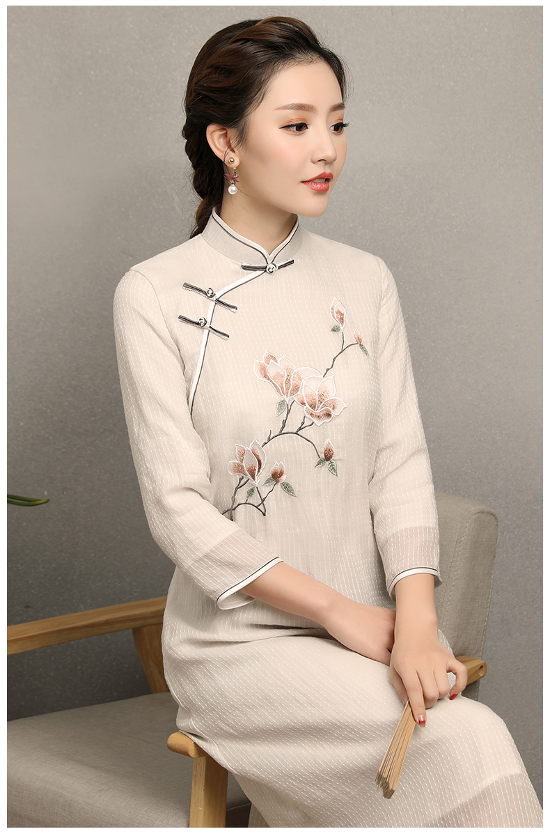 蘭花刺繡素雅旗袍，米白色中長款旗袍裙