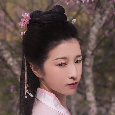 桃花粉黛帶傘女生頭像，唯美古風(fēng)真人頭像