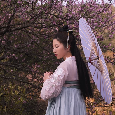桃花粉黛帶傘女生頭像，唯美古風(fēng)真人頭像