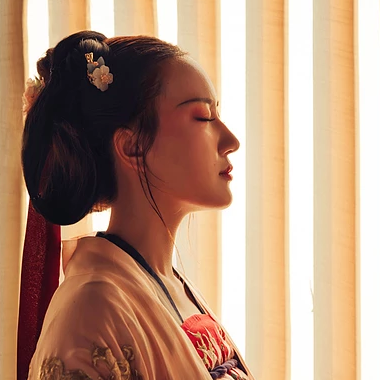 古典淡雅帶團(tuán)扇女生頭像，唯美古風(fēng)真人頭像