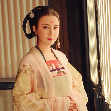 古典淡雅帶團(tuán)扇女生頭像，唯美古風(fēng)真人頭像