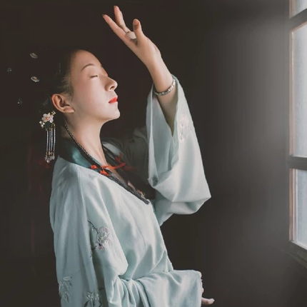 古典氣息帶傘女生頭像，唯美古風(fēng)真人頭像