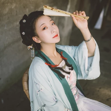 古典氣息帶傘女生頭像，唯美古風(fēng)真人頭像