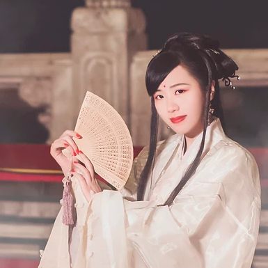 優(yōu)雅提燈品酒女生頭像，唯美古風真人頭像