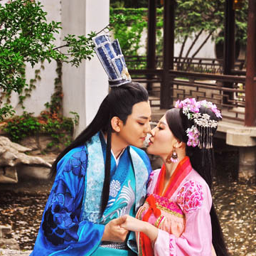 桃花飛舞甜蜜情侶頭像，唯美古風(fēng)真人頭像