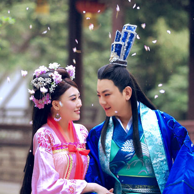 桃花飛舞甜蜜情侶頭像，唯美古風(fēng)真人頭像