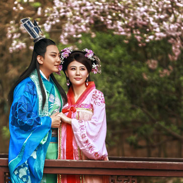 桃花飛舞甜蜜情侶頭像，唯美古風(fēng)真人頭像