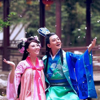 桃花飛舞甜蜜情侶頭像，唯美古風(fēng)真人頭像