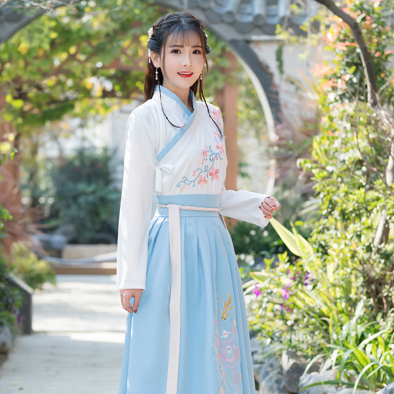 藍白古裝繡花漢服，改良漢服斜交齊腰襦裙
