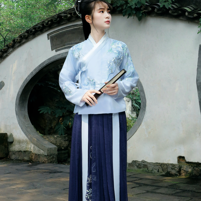卿辭刺繡藍色典雅漢服，清新交領(lǐng)襦裙?jié)h服