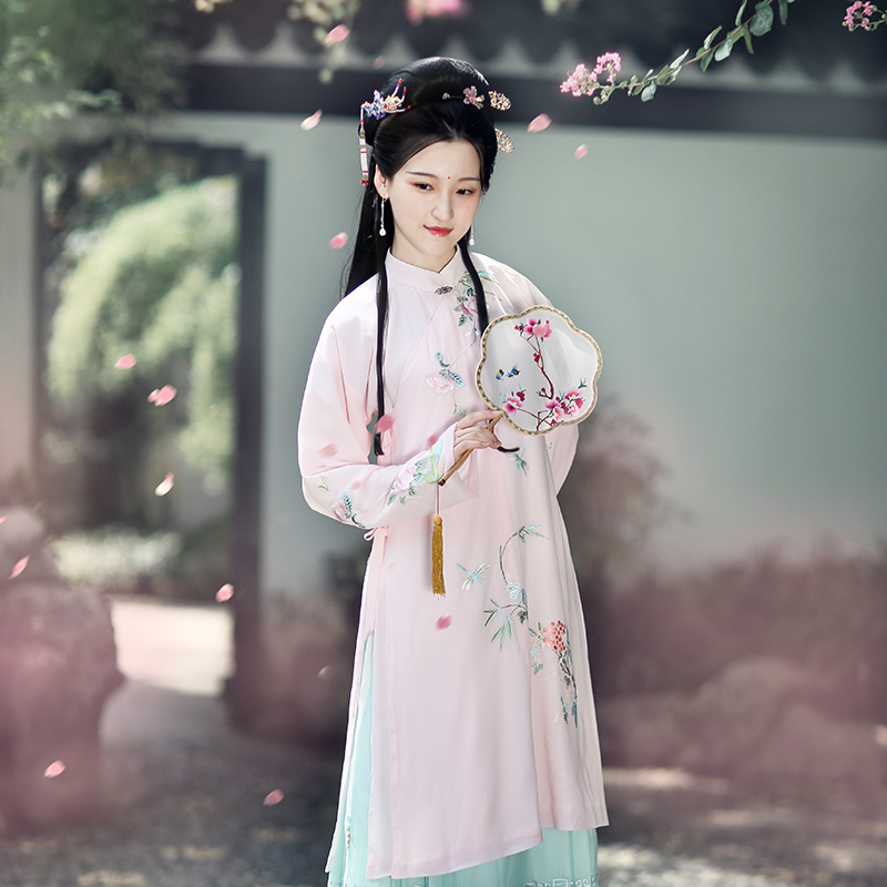 詩意韻味襦裙?jié)h服，淡雅刺繡立領(lǐng)古風(fēng)漢服