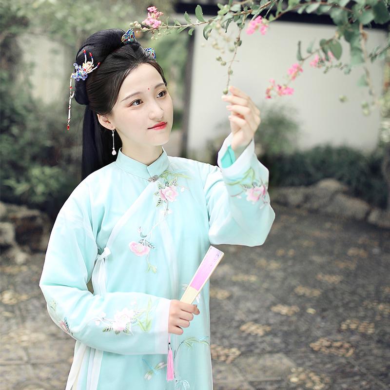 詩意韻味襦裙?jié)h服，淡雅刺繡立領(lǐng)古風(fēng)漢服