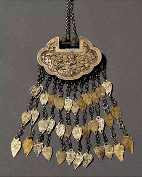 古老的美好祝福飾品：巧奪天工的長(zhǎng)命鎖