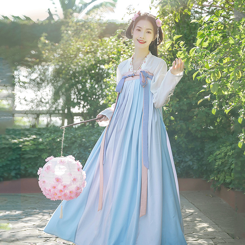 杏花林齊胸襦裙?jié)h服，清新配色花朵漢服圖片