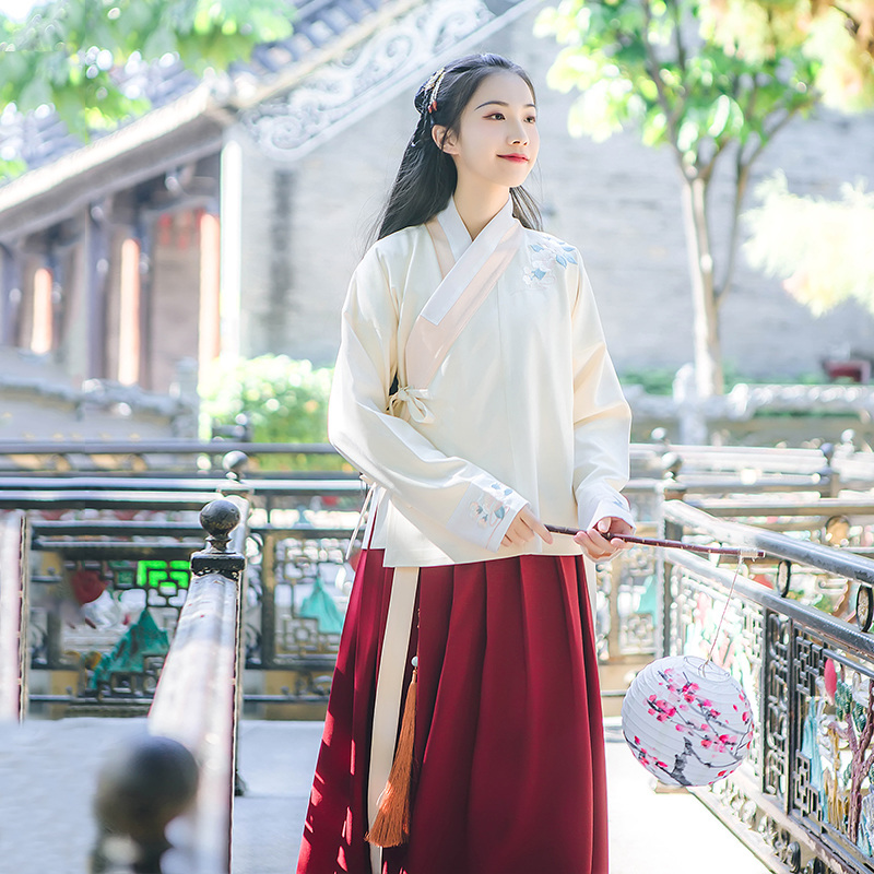 靈動詩意繡花交領(lǐng)漢服，清新古典撞色漢服圖片
