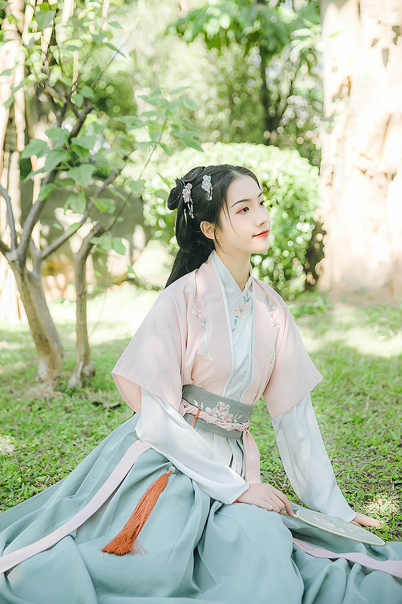 鈴瑤花齊腰襦裙?jié)h服，小清新花枝刺繡漢服圖片