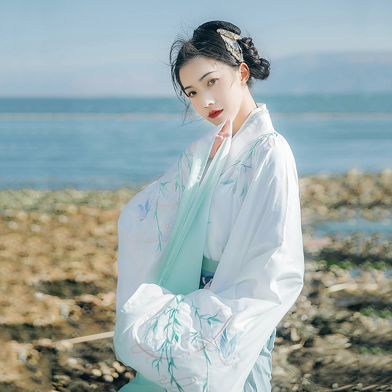 蓬萊閣大袖交領(lǐng)襦裙?jié)h服，漸變花鳥刺繡漢服