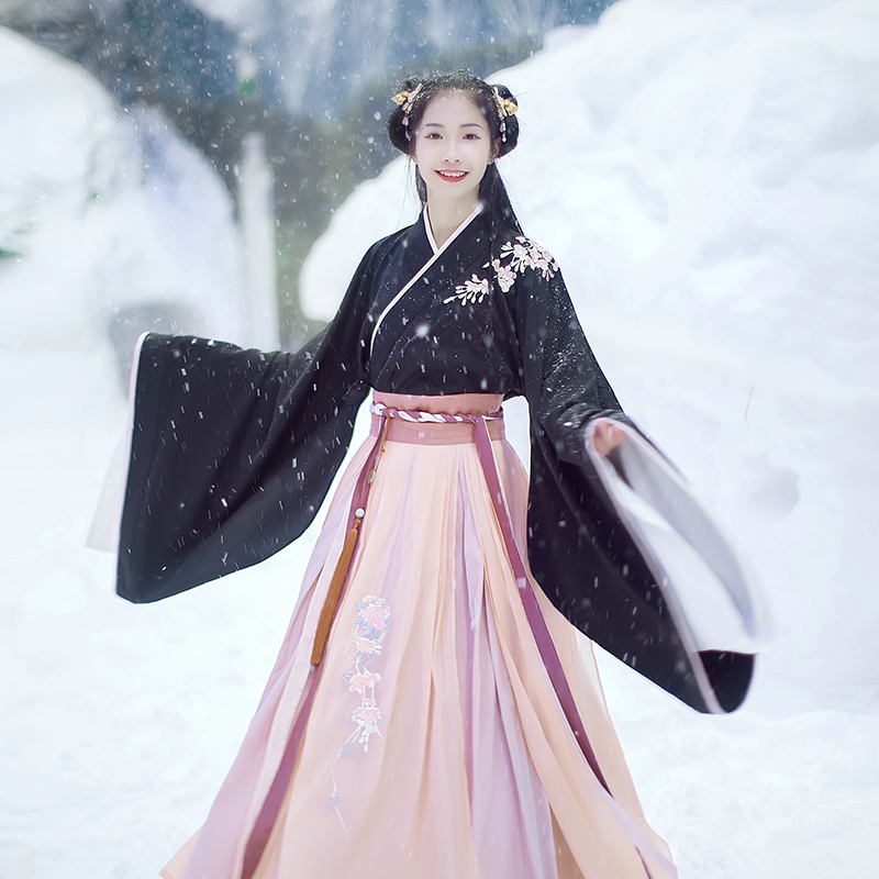 折扇刺繡大袖交領襦裙?jié)h服，端莊牡丹繡花漢服