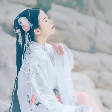 朦朧仙緣女生頭像，唯美古風(fēng)真人頭像