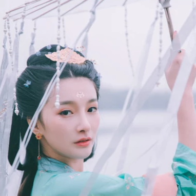 優(yōu)雅持傘女生頭像，唯美古風(fēng)真人頭像