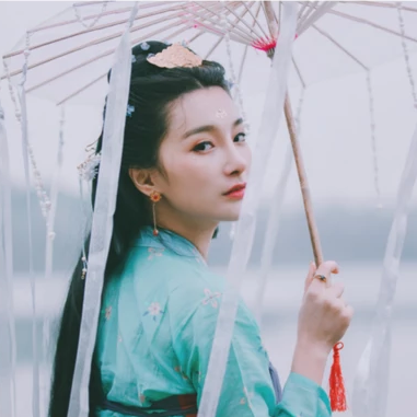 優(yōu)雅持傘女生頭像，唯美古風(fēng)真人頭像