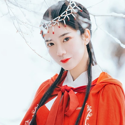優(yōu)雅紅衣白雪女生頭像，唯美古風(fēng)真人頭像