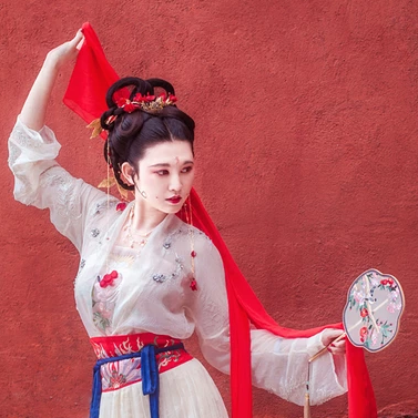 嬌艷朱紅女生頭像，唯美古風(fēng)真人頭像