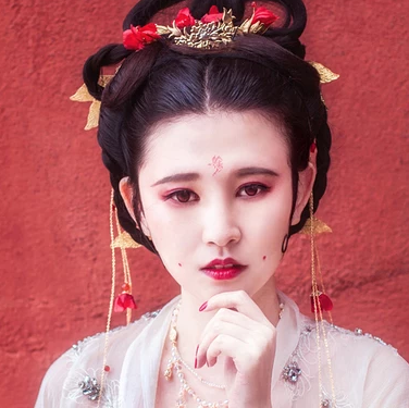 嬌艷朱紅女生頭像，唯美古風(fēng)真人頭像