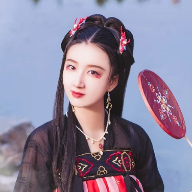 優(yōu)雅喝酒女生頭像，唯美古風真人頭像