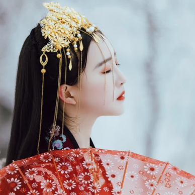 花嫁衣裳女生頭像，唯美古風真人頭像