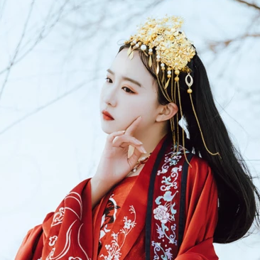 花嫁衣裳女生頭像，唯美古風真人頭像