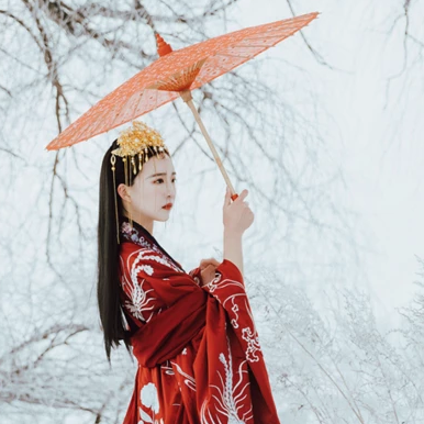 花嫁衣裳女生頭像，唯美古風真人頭像