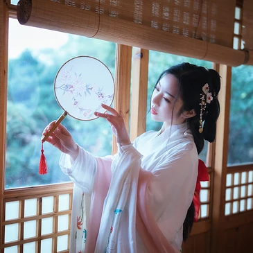 淡雅韻味帶傘女生頭像，唯美古風真人頭像