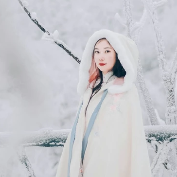 白雪紛飛女生頭像，唯美古風(fēng)真人頭像