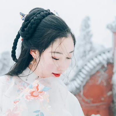 白雪紛飛女生頭像，唯美古風(fēng)真人頭像