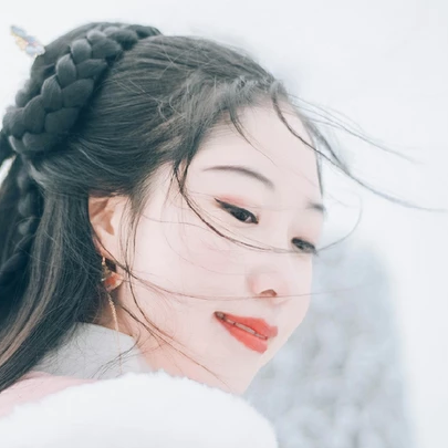 白雪紛飛女生頭像，唯美古風(fēng)真人頭像